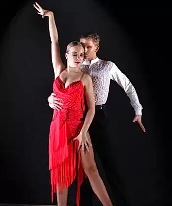 dans akademi iletişim